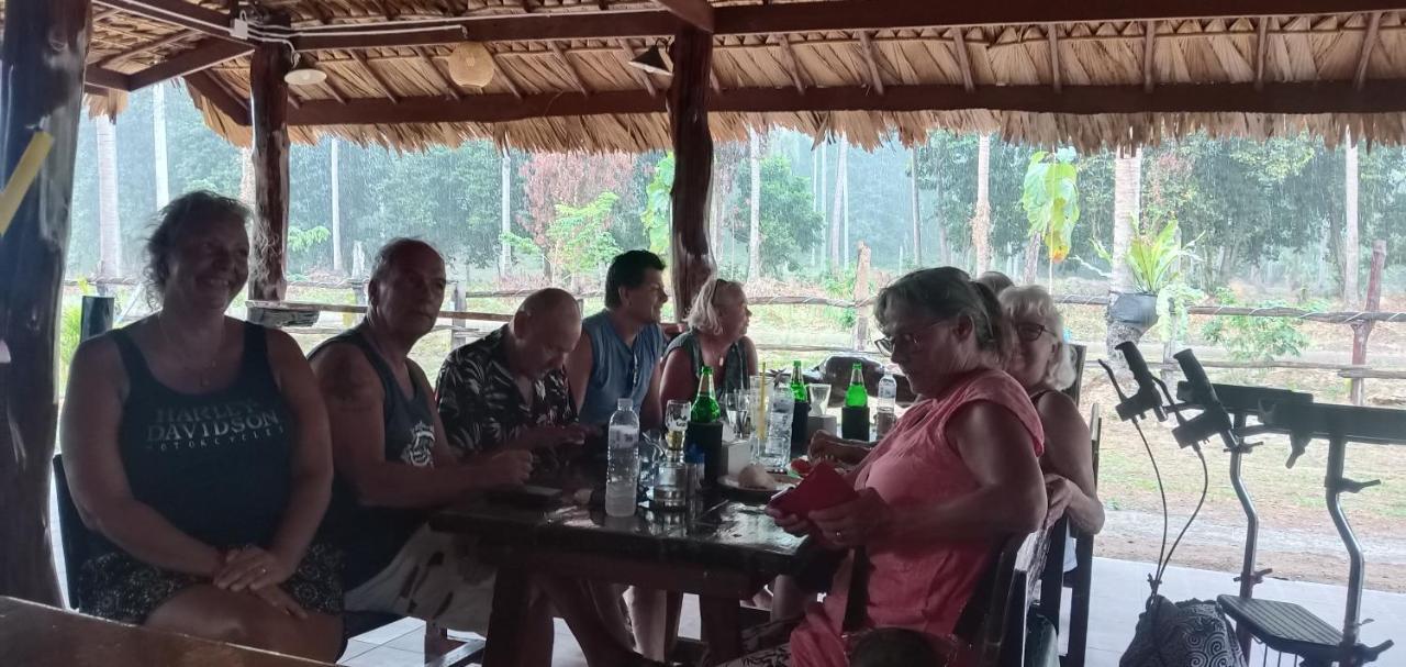 Kohjum Freedom Resort Koh Jum Ngoại thất bức ảnh