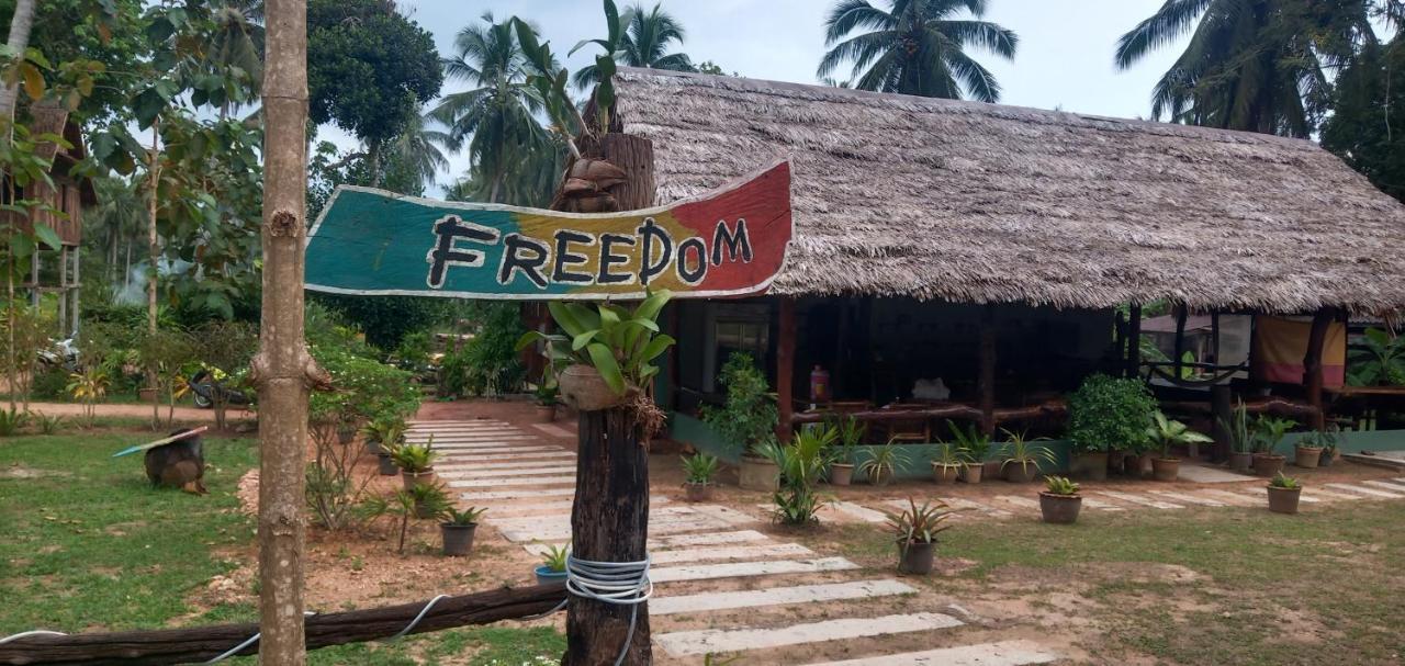 Kohjum Freedom Resort Koh Jum Ngoại thất bức ảnh