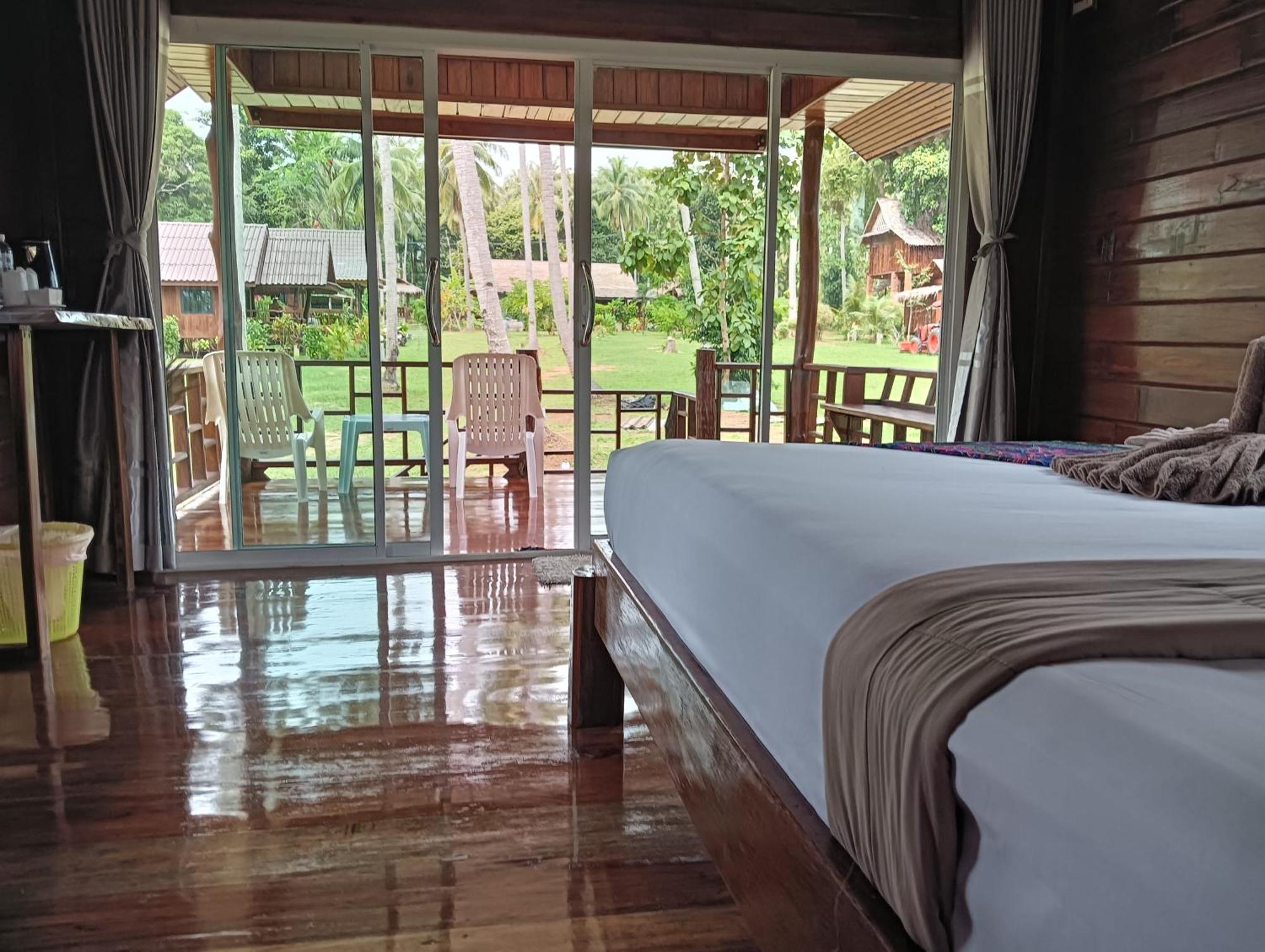Kohjum Freedom Resort Koh Jum Ngoại thất bức ảnh
