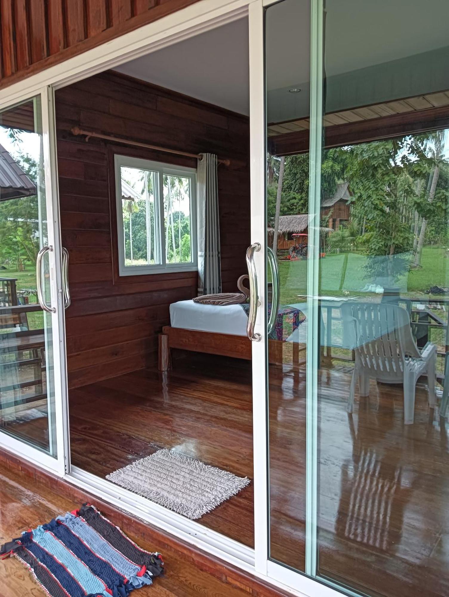 Kohjum Freedom Resort Koh Jum Ngoại thất bức ảnh