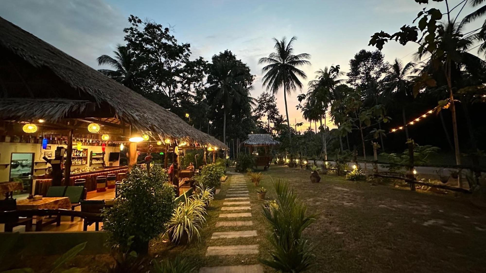 Kohjum Freedom Resort Koh Jum Ngoại thất bức ảnh
