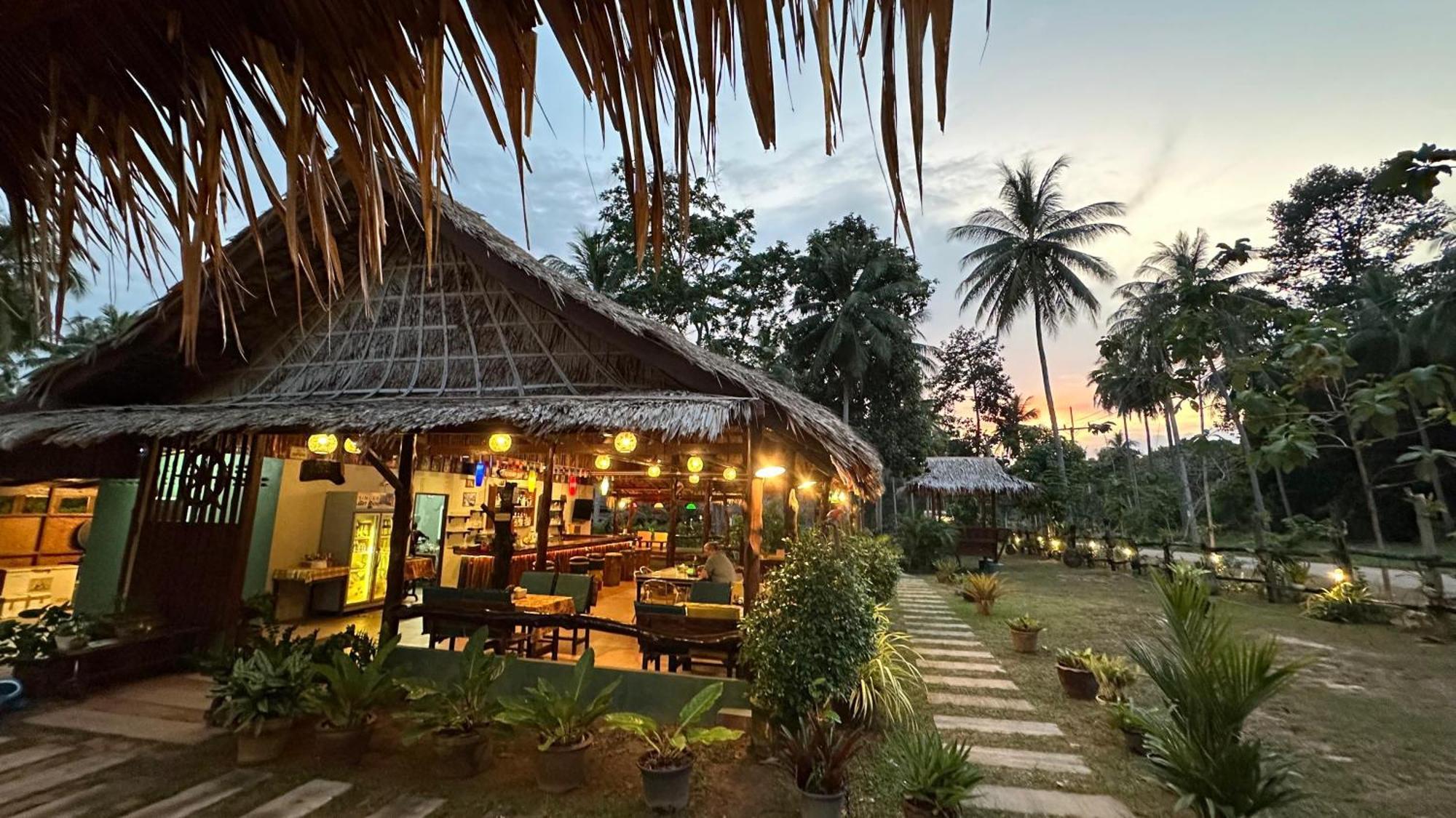 Kohjum Freedom Resort Koh Jum Ngoại thất bức ảnh